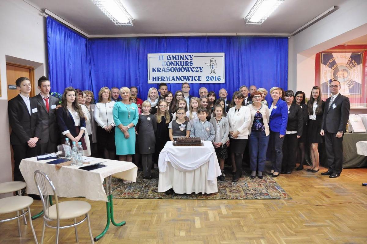 Uczestnicy konkursu oraz ich nauczyciele i organizatorzy.<br/>fot.Paweł Bugira