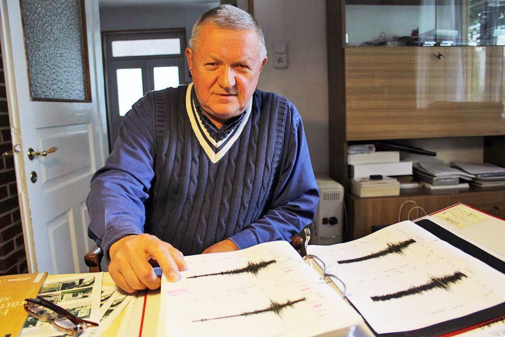 Dom Jana Zuchowskiego znajduje się zaledwie 3 – 4 m od szosy. Wielokrotnie remontowany posiada stalowe wzmocnienia, mimo to problem wraca.<br/>fot.Justyna Zając