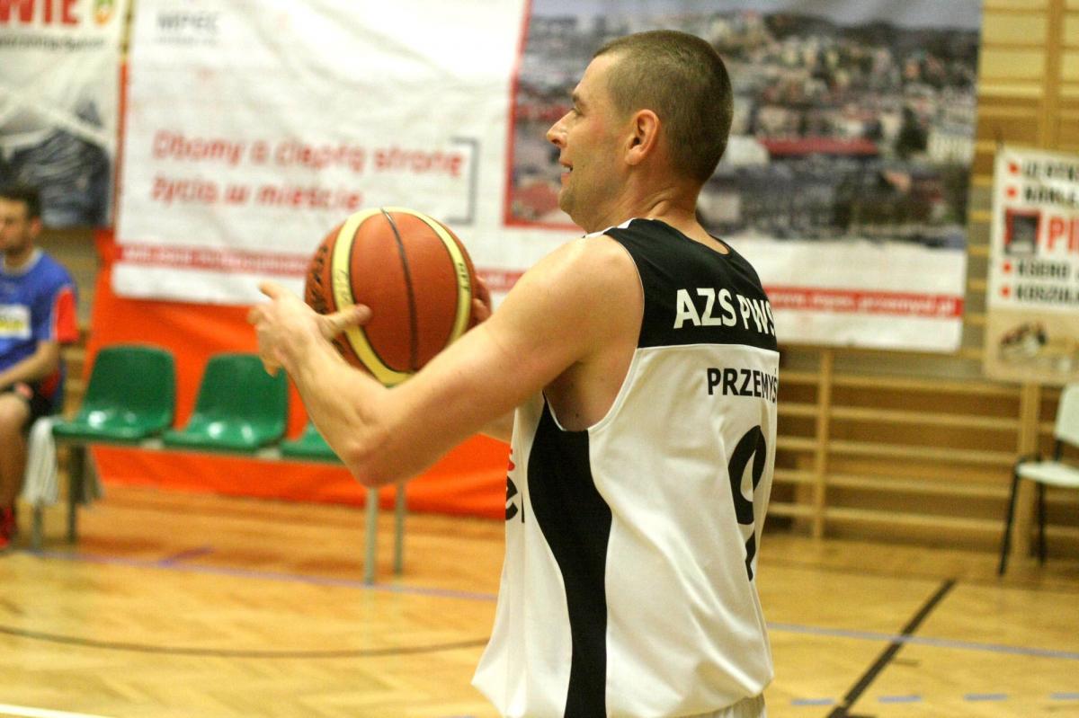 Przez 30 minut był prawie nieobecny w ofensywie. Ale w ostatnich 10 minutach wybił bytomianom z głów wygraną w Przemyślu. Kapitan AZS PWSW MCS Daniel Grzegorz Płocica.<br/>fot.Kamil Krukiewicz