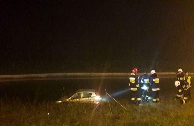 Strażacy przeszukiwali dno zbiornika i pobliski teren. <br/>fot.GDDKiA