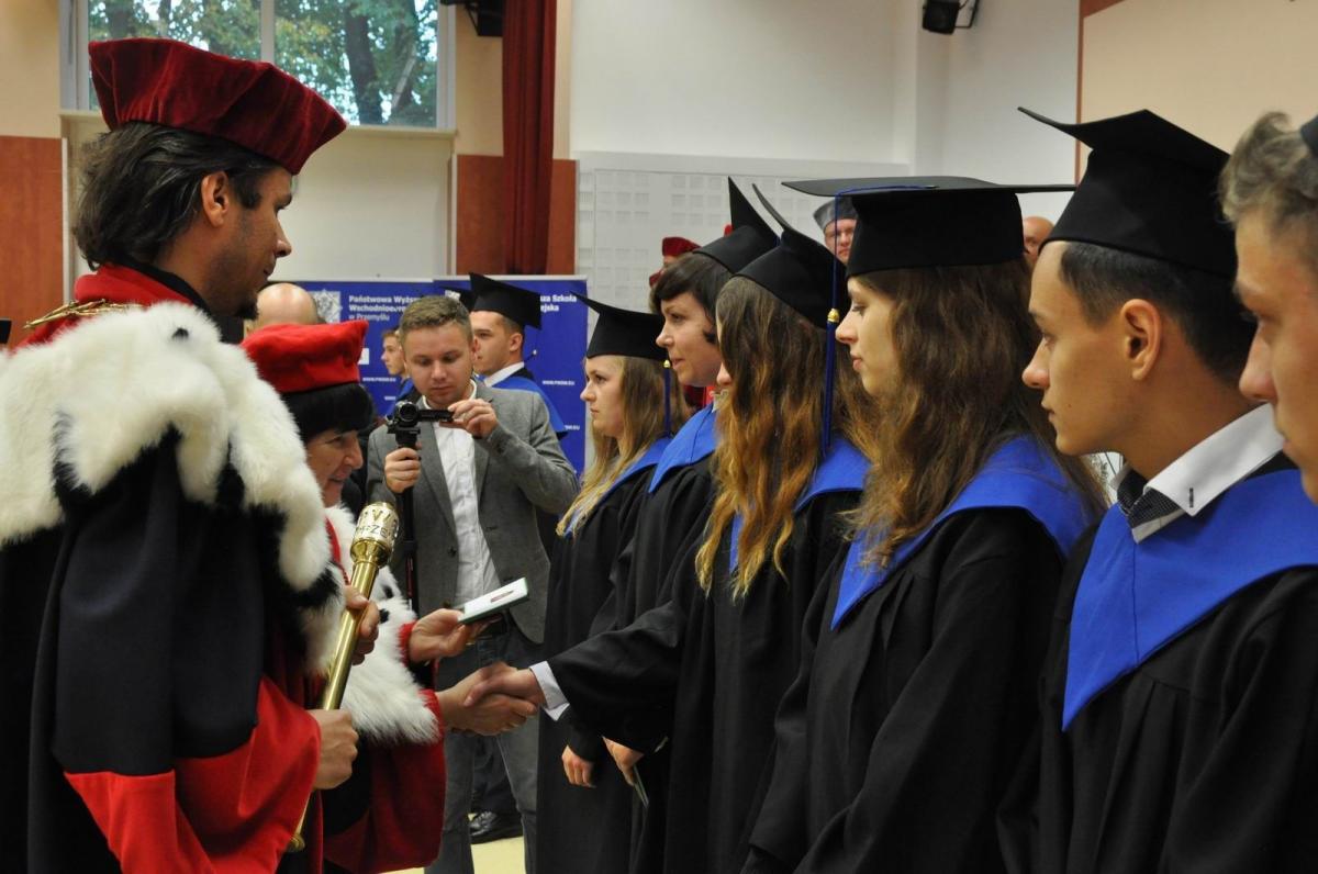 Immatrykulacja, czyli wręczenie indeksów nowym studentom.<br/>fot.Paweł Bugira