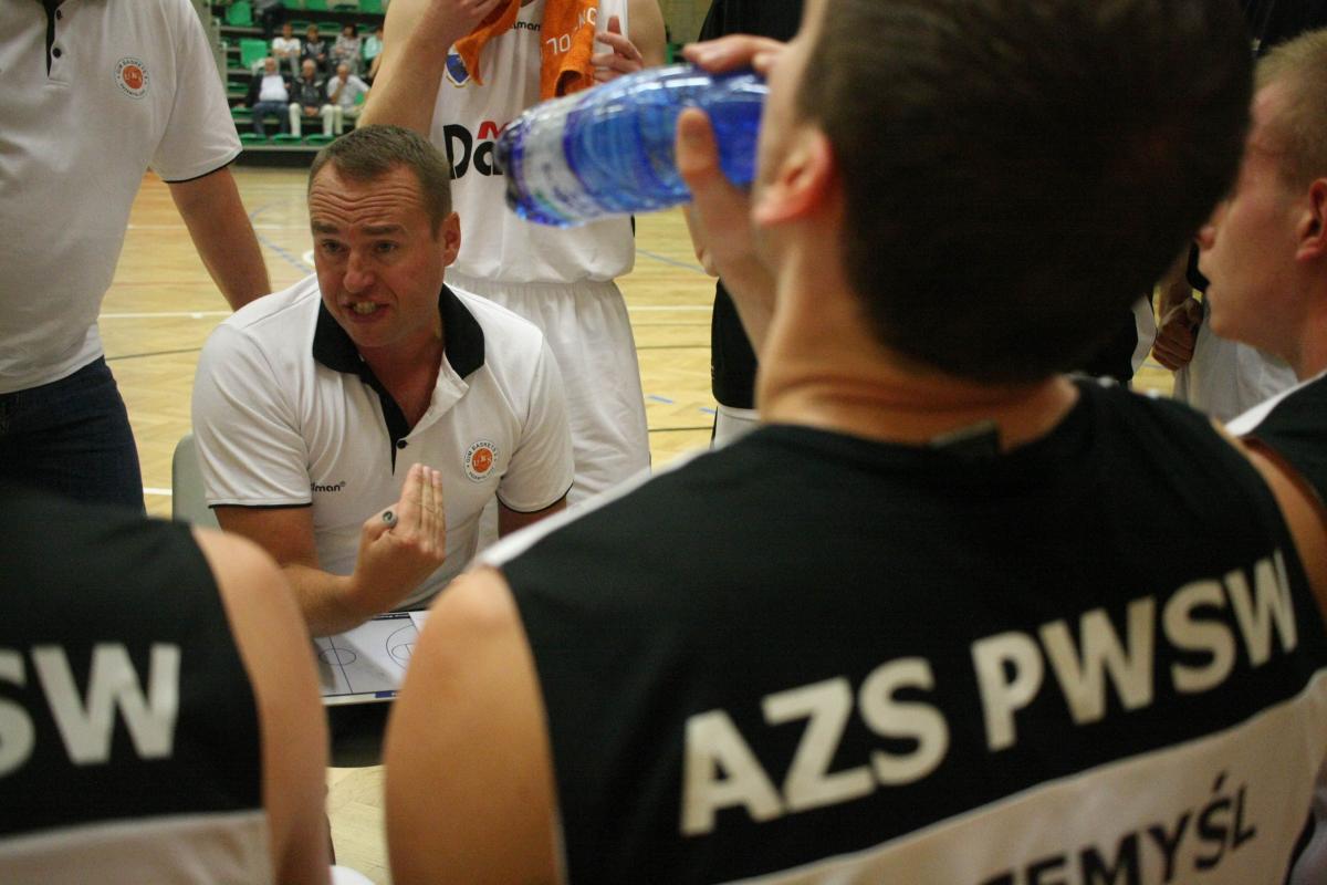 Trener AZS PWSW MCS Daniel Przemyśl Maciej Milan przyznał, że jeszcze sporo pracy przed zespołem.<br/>fot.Kamil Krukiewicz