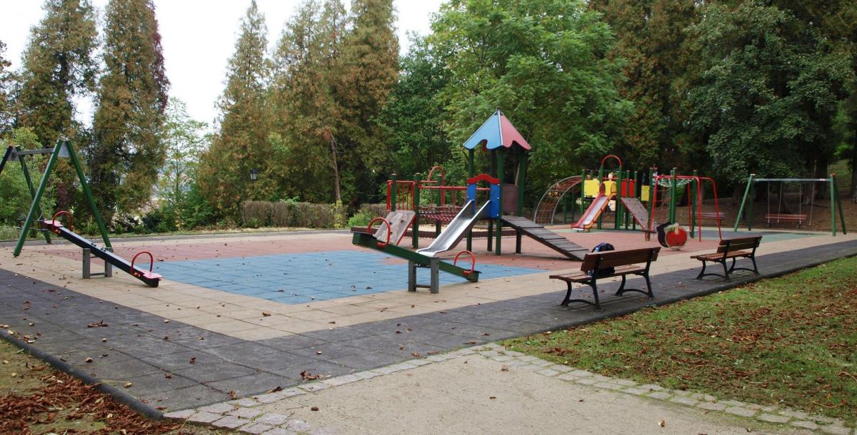 Do aktów wandalizmu w przemyskim parku dochodzi najczęściej na dwóch placach zabaw.<br/>fot.Mariusz Godos