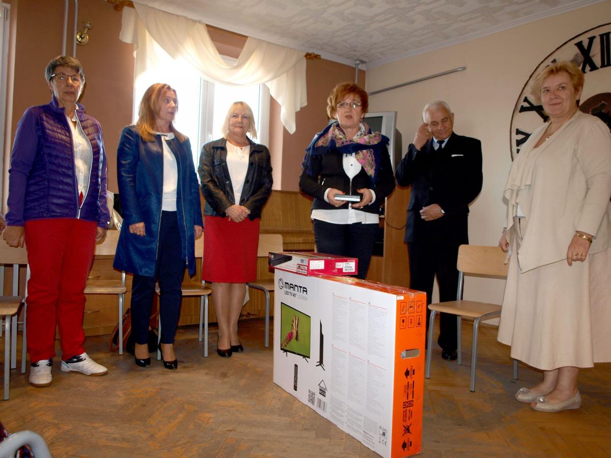 Telewizor plazmowy i odtwarzacz DVD ufundowany przez TPPiR z całą pewnością przydadzą się wychowankom placówki.<br/>fot.Mariusz Godos