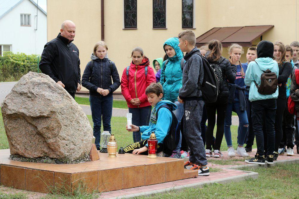 Ostatni przystanek w miejscu pierwszego pochówku Generała Kustronia.<br/>fot.Justyna Zając
