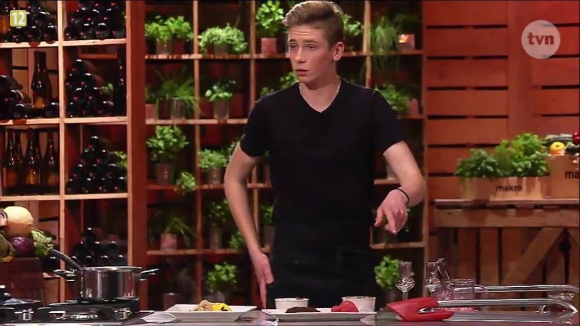 Marek podczas prezentacji swoich dań w castingu do programu.<br/>fot.kadr z programu Masterchef (TVN)