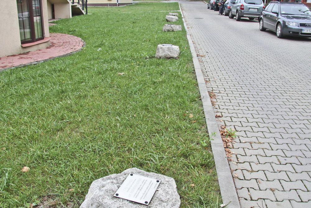 Zostały tylko osierocone tablice. <br/>fot.Roman Kijanka