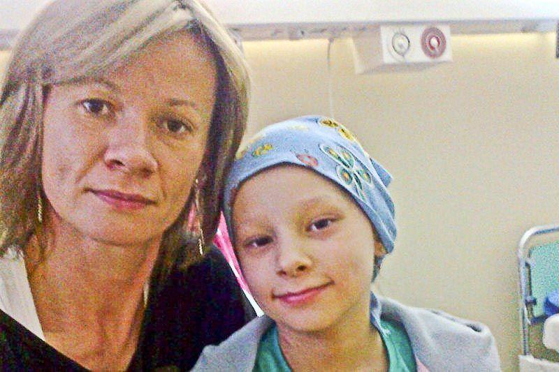 Zdawało się, że walka z chorobą jest wygrana. Emilka wróciła do domu, a we wrześniu 2015 roku do szkoły. Niestety jej świat zawalił się ponownie.