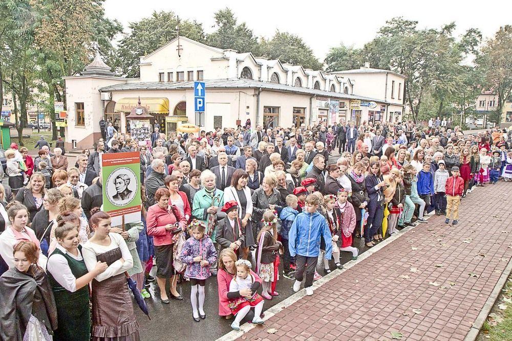 Uroczystości zgromadziły tłumy mieszkańców Radymna.<br/>fot.Jacek Szwic