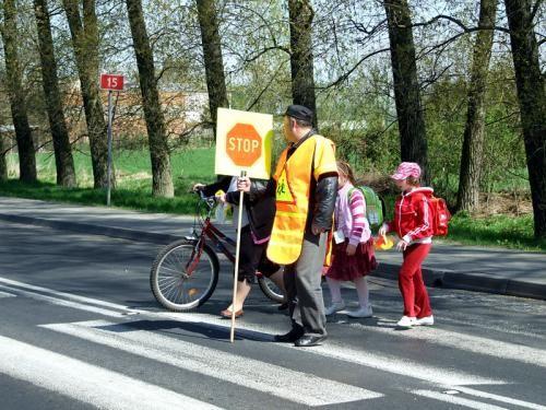 Uliczni przeprowadzacze w niektórych niebezpiecznych miejsca są niezbędni.<br/>fot.ze zbiorów własnych