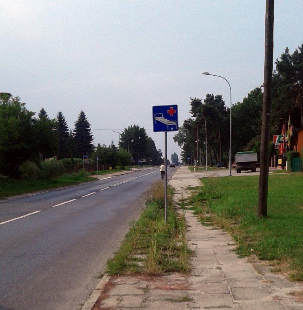 Ulica i chodnik przy szpitalu powiatowym.<br/>fot.Justyna Zając