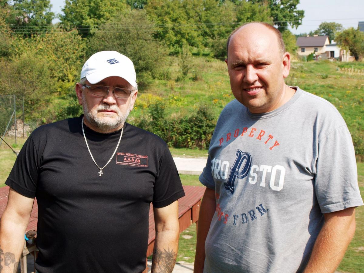 Przewodniczący Zarządu Osiedla nr 6 „Kazanów” Zdzisław Wierzbiński (z lewej) i członek SKF „Kazanów”, przemyski radny Tomasz Schabowski są zszokowani słowami proboszcza parafii św. Benedykta, Cyryla i Metodego księdza prałata Aleksandra Burdzego.<br/>fot.Mariusz Godos