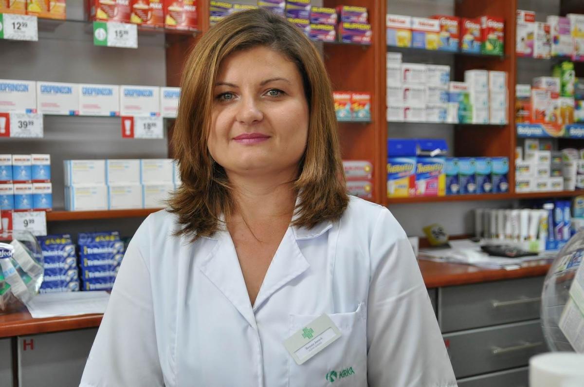 – Atram i Neurol to zupełnie inne leki, które należy stosować dokładnie według zaleceń lekarza – mówi farmaceutka Renata Jaroch z apteki „Pod Orłem”.<br/>fot.Paweł Bugira