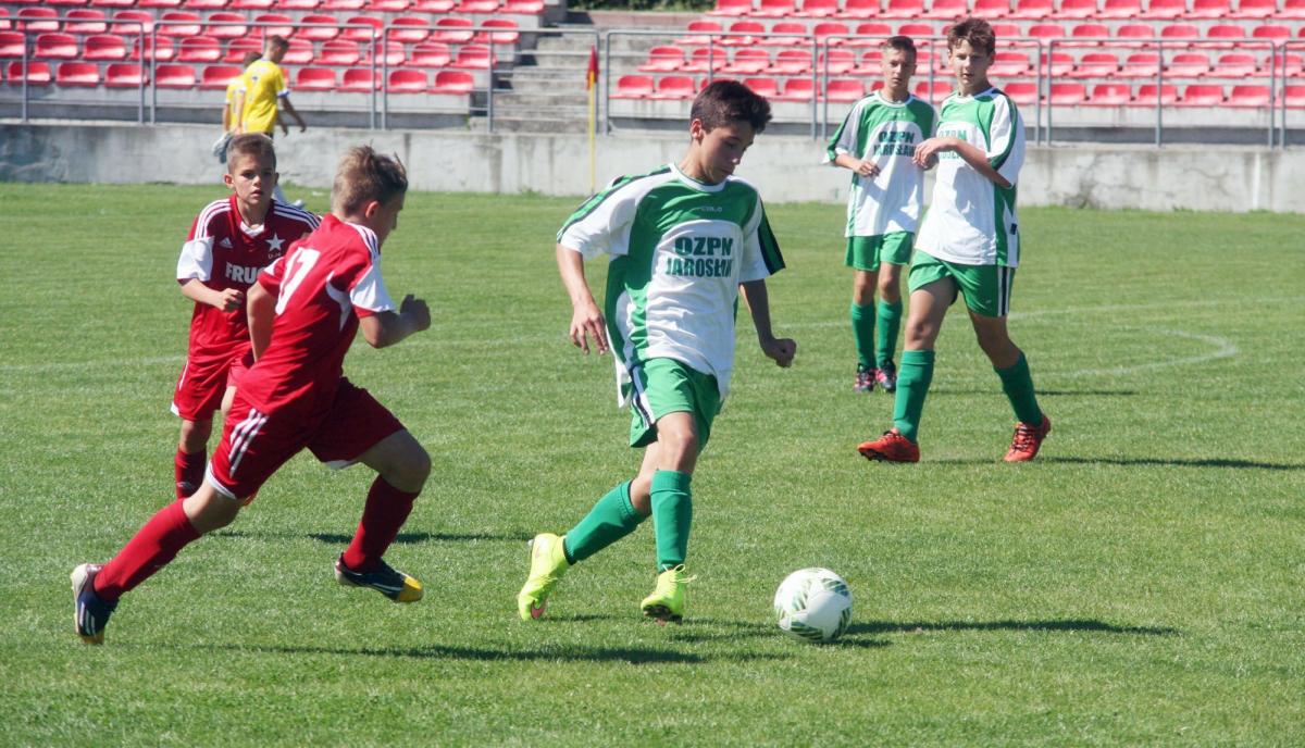 Zespół OZPN Jarosław pokonał Wisłę Kraków (czerwone stroje).<br/>fot.Kamil Krukiewicz