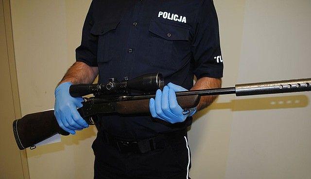 Zabezpieczona przez policjantów nielegalna broń.<br/>fot.KPP Jarosław