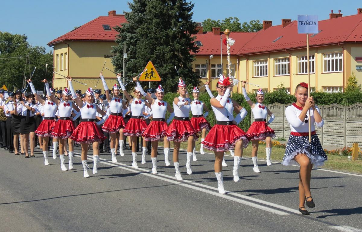 Grupa mażoretek „Finezja” z Tryńczy zachwyciła jury i publiczność.<br/>fot.Barbara Chmura