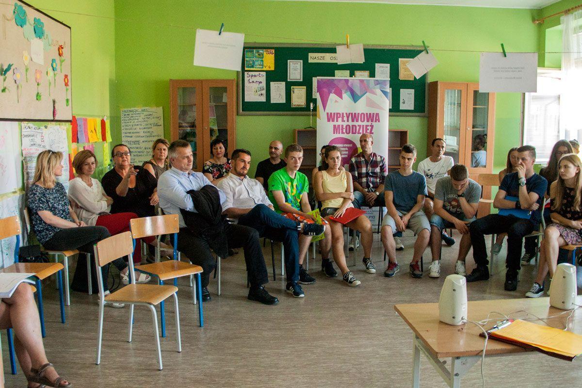Zaproszeni goście wysłuchali projektów młodych ludzi i chętnie udzielali cennych wskazówek.<br/>fot.Marcin Materniak
