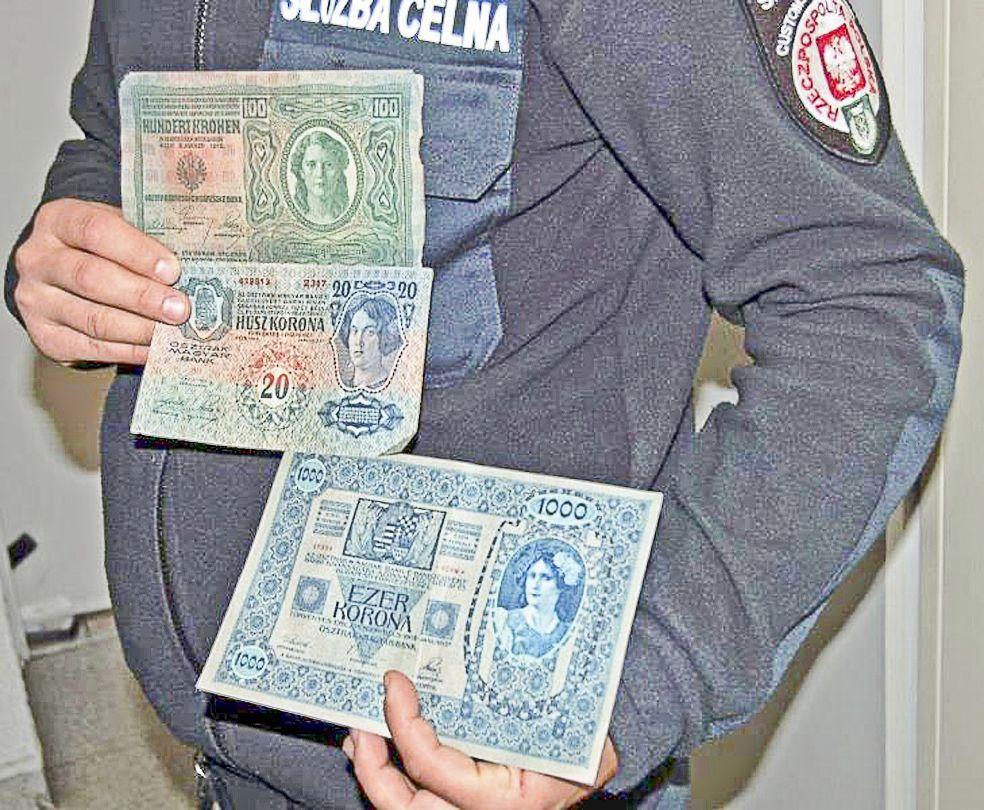 Wśród innych zabytków były też austriackie korony z 1902 roku. <br/>fot.serwis IC Przemyśl