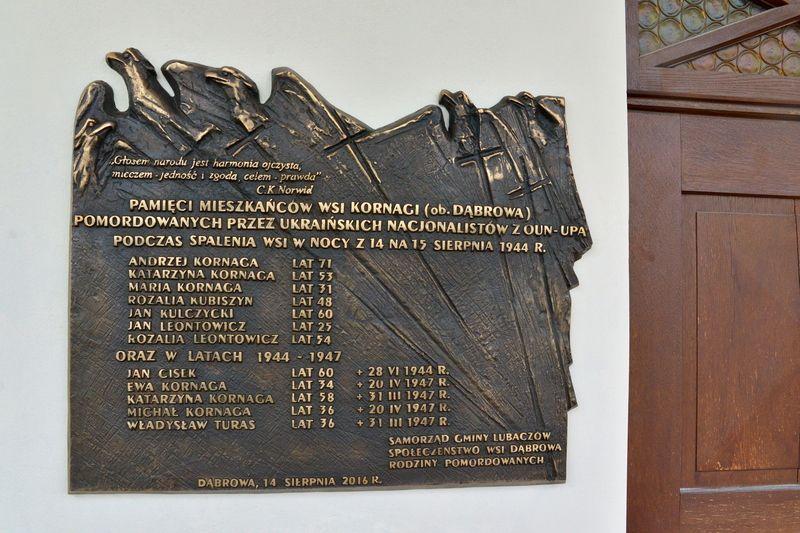 Na pamiątkowej tablicy widnieją nazwiska dwunastu zamordowanych mieszkańców Kornagów.<br/>fot.Urząd Gminy Lubaczów