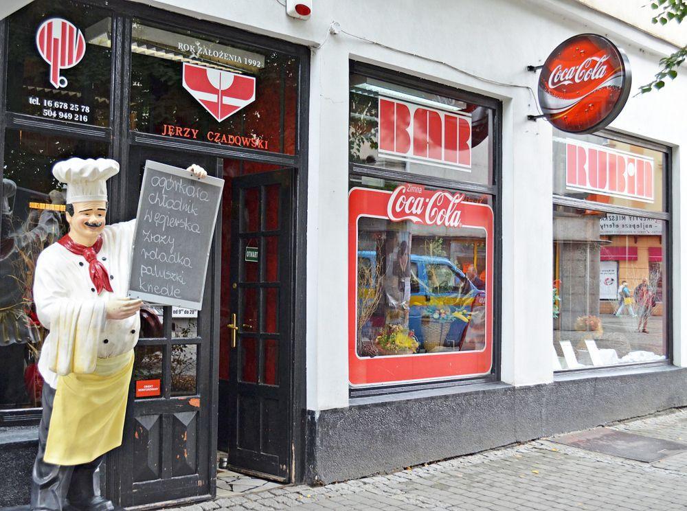 Bar Rubin mieści się przy ul. Kazimierza Wielkiego 19. Już w 1947 r. pradziadek Tomasza Czadowskiego prowadził w tym miejscu lokal gastronomiczny.<br/>fot.Aleksandra Białoń