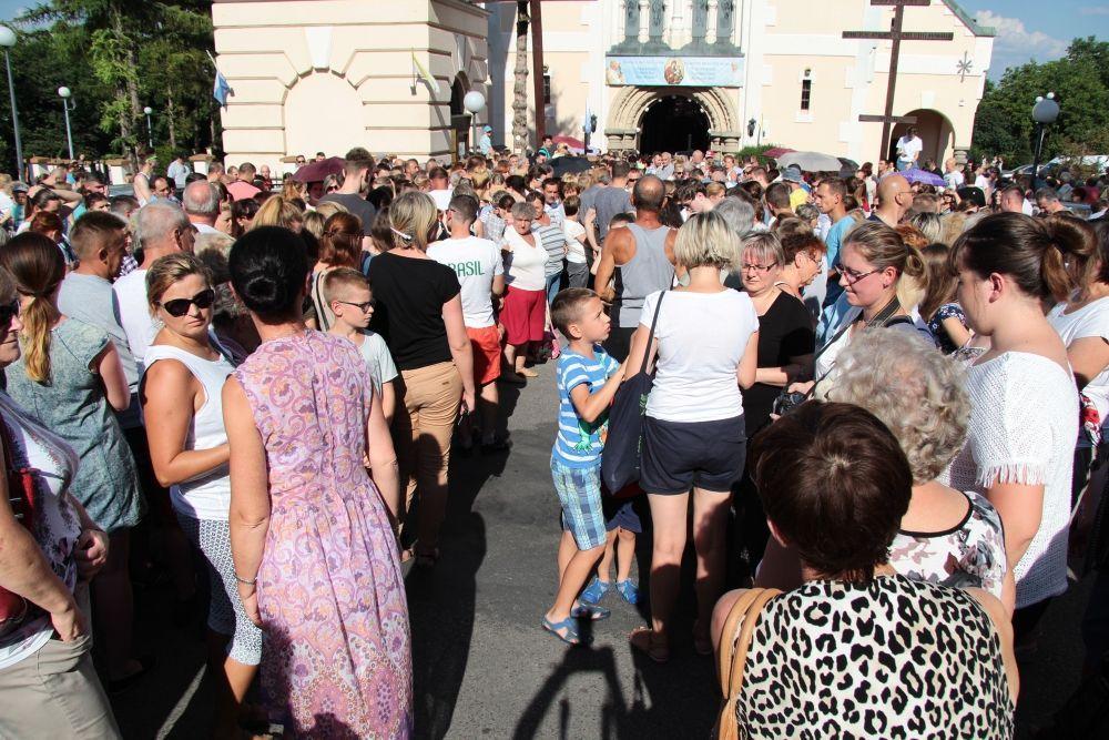 Oczekiwaniu w cerkwi towarzyszyły modlitwa i skupienie.<br/>fot.Roman Kijanka