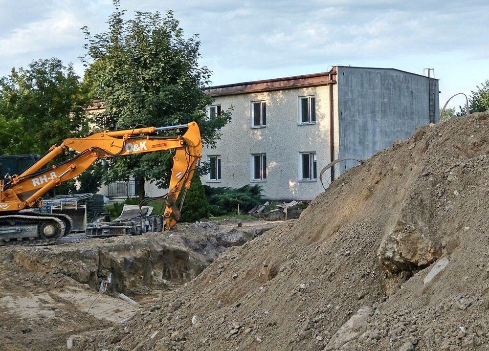 1.	Teren przygotowany do budowy nowego obiektu sanatoryjnego.