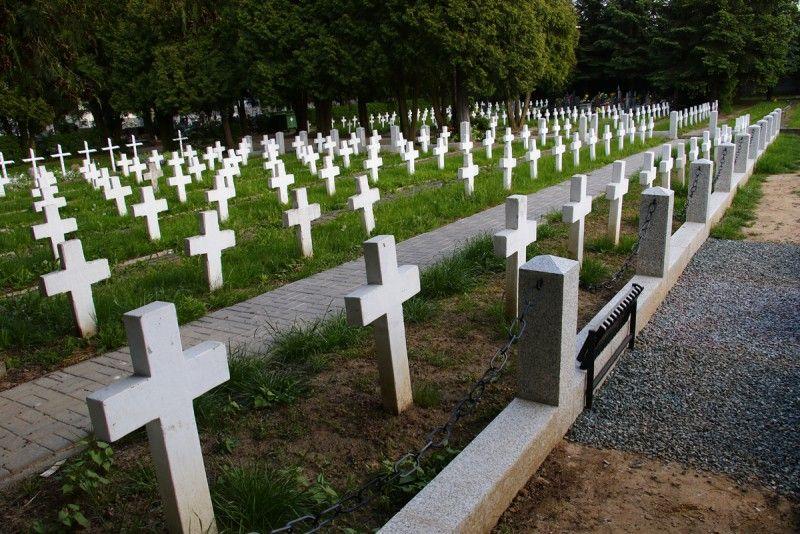 Miejsce spoczynku żołnierzy poległych w I wojnie światowej zostanie odnowione i ogrodzone.<br/>fot.UM Jarosław