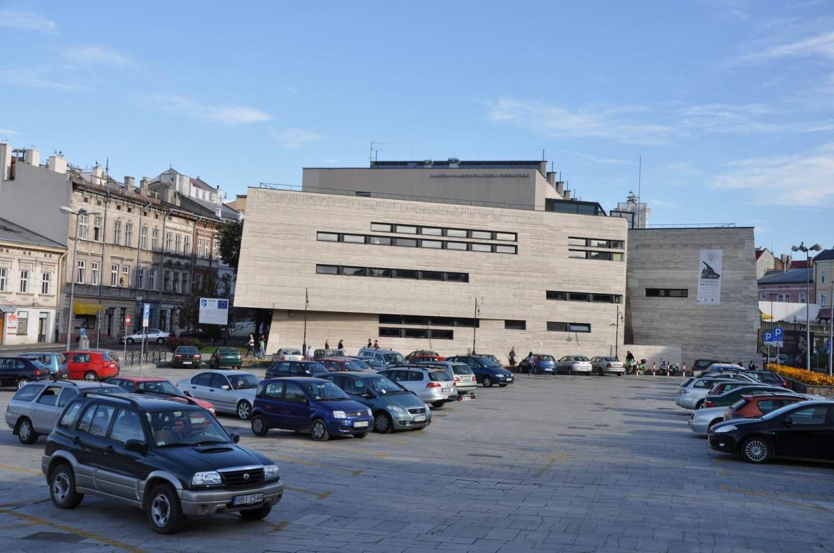 Nowy gmach przemyskiego muzeum budzi różne opinie, ale w oczach organizatorów konkursu „7 nowych cudów Polskich” obiekt znalazł uznanie.<br/>fot.Paweł Bugira