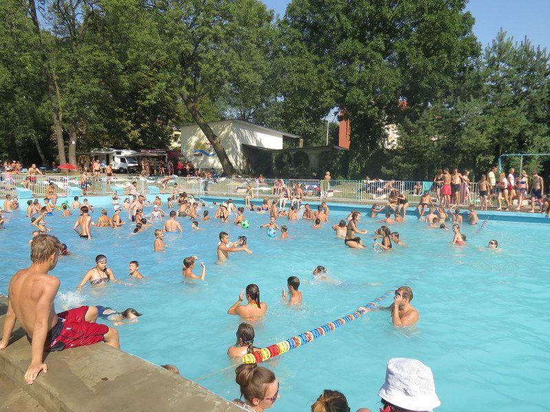 W upalne dni z odkrytej pływalni korzysta nawet 250 – 300 osób.<br/>fot.Barbara Chmura