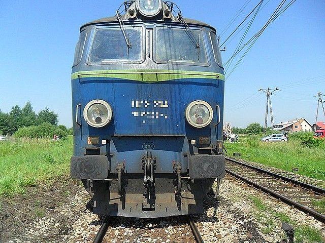 Maszynista zdołał zatrzymać pociąg około 10 m przed mężczyzną.<br/>fot.KPP Stalowa Wola
