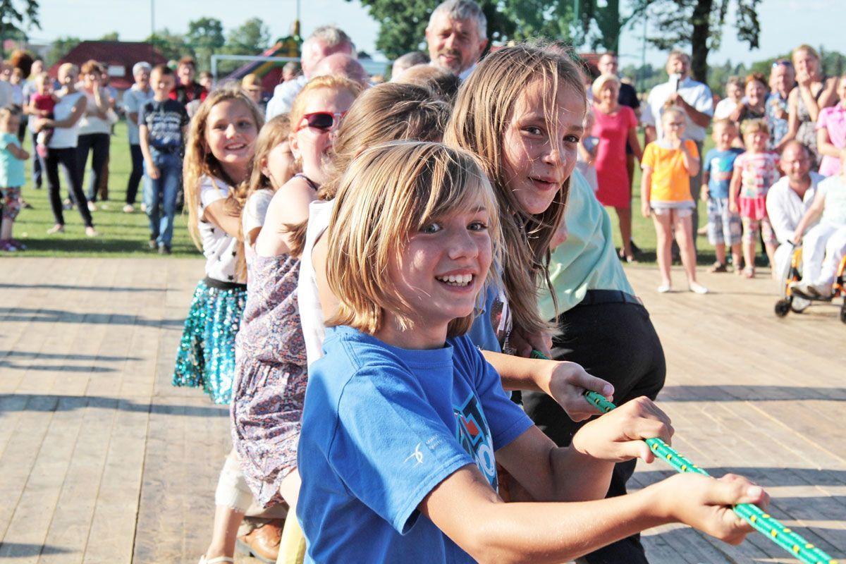Różnorodny program Dni Gminy Rokietnica przyciągnął sporo widzów. <br/>fot.Roman Kijanka