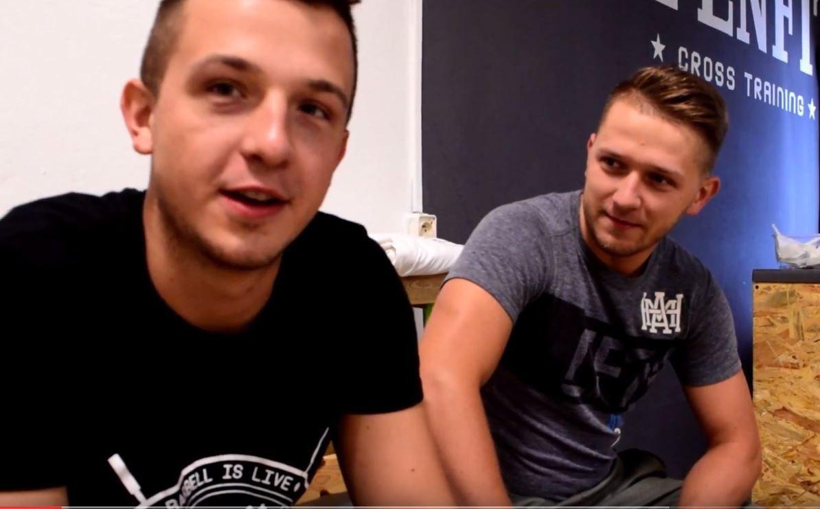 Założyciele Klubu Openfit Mateusz Kroczek (z lewej) i Jakub Chudzio. Wraz z nimi grupy trenują także Rafał Redyk i Piotr Lach. Mateusz, popularny „Młody” to jeden z wyróżniających się piłkarzy ręcznych I-ligowego SRS Czuwaju Przemyśl.<br/>fot.Miłosz Wilgucki