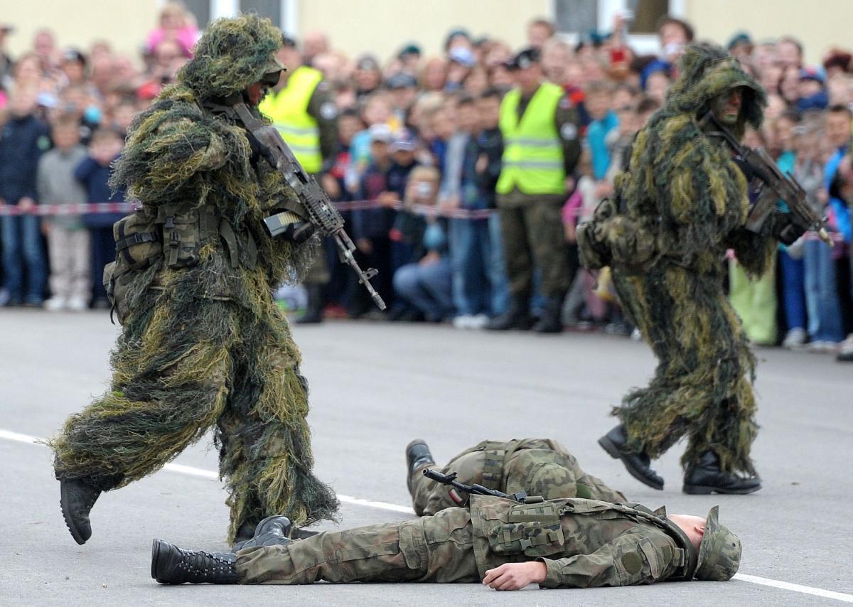 Podhalańczycy wyjeżdżają po położonego w pobliżu granicy z Polską, Jaworowa na Ukrainie.<br/>fot.zbiory własne