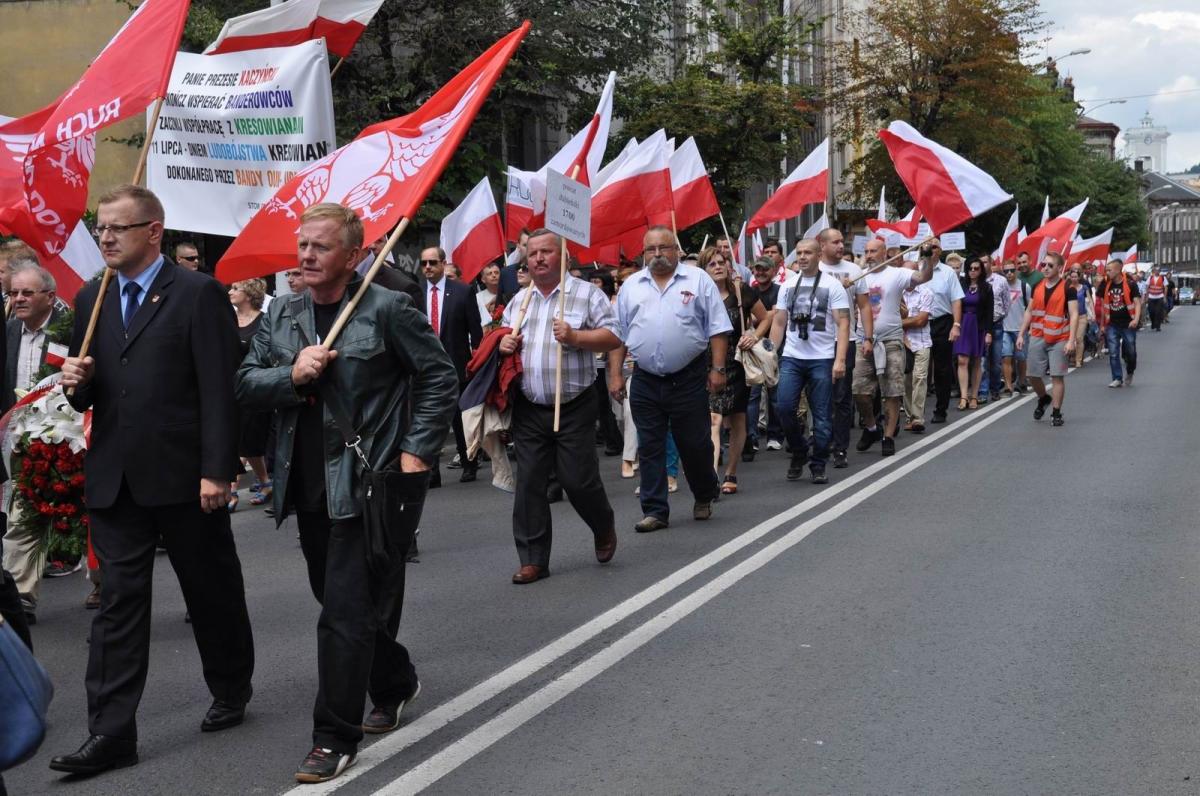 Podczas marszu niesiono polskie flagi narodowe.<br/>fot.Paweł Bugira