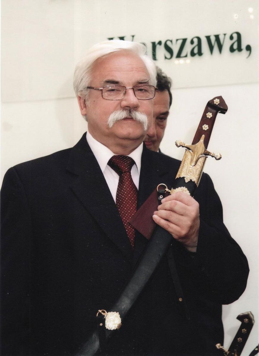 Cechmistrz Janusz Bator z najwyższym odznaczeniem cechowym.