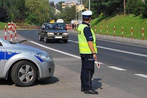 Mundurowi informują, że stosowanie pasów bezpieczeństwa to kluczowy sposób na zwiększenie swoich szans na przeżycie wypadku. <br/>fot.archiwum policji