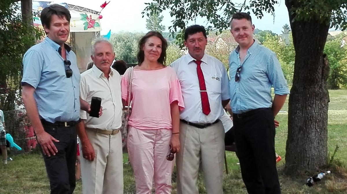 Przemyska delegacja PKK w towarzystwie lidera społeczności polskiej w Łanowicach Walerego Tracza (drugi z prawej).<br/>fot.ze zbiorów Przemyskiej Kongregacji Kupieckiej