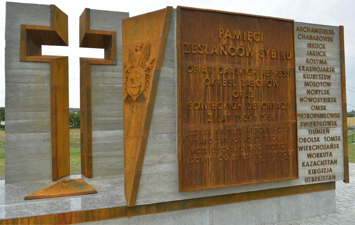 Autorem projektu monumentu jest przemyski artysta rzeźbiarz Marian Szajda. <br/>fot.zbiory własne