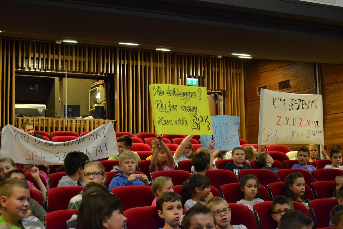 Uczestników finału dopingowała spora grupa kibiców.<br/>fot.Straż Miejska Przemyśl