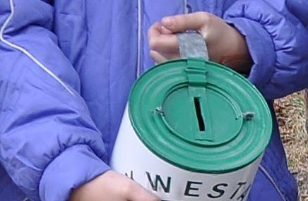 Rzekomy wolontariusz nie posiadał nawet puszki. Pieniądze zbierał do kieszeni.<br/>fot.Paweł Bugira
