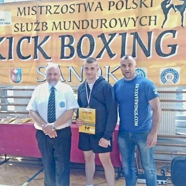 Trenerem Dawida od początku jego kariery jest tata Wojciech (z  prawej).<br/>fot.Zbiory Dawida Surmiaka