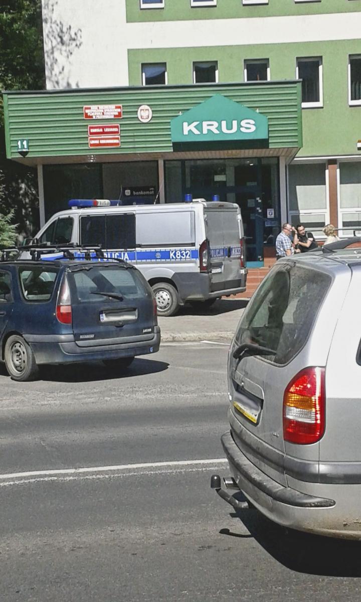 Informacja o podłożeniu ładunku wybuchowego trafiła do przeworskiego oddziału KRUS.<br/>fot.wysłane przez Czytelniczkę