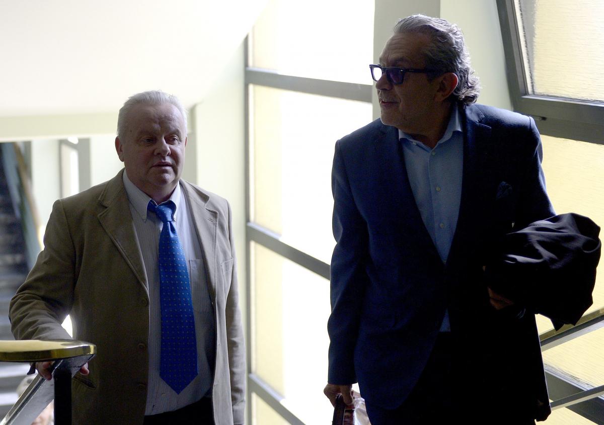 Mirosław Karapyta (z lewej) w towarzystwie swojego obrońcy mecenasa Piotra Sandeckiego w Sądzie Okręgowym w Przemyślu.<br/>fot.zbiory własne