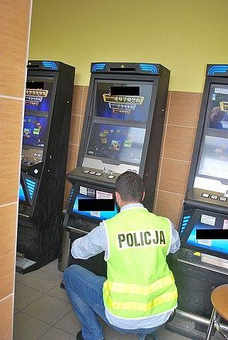 22­latkowi dwukrotnie udało się włamać do automatów: w Jarosławiu i Korczowej.<br/>fot.KPP Jarosław