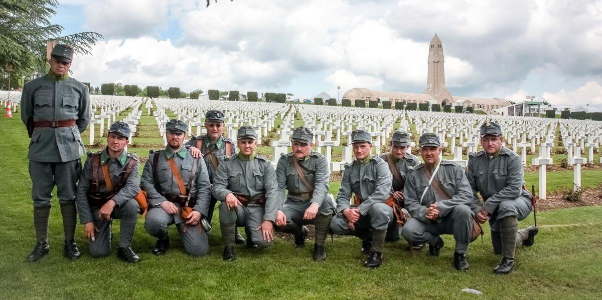 Cmentarz i ossuarium w Douaumont. Las krzyży robi wrażenie.<br/>fot.ze zbiorów Przemyskiego Stowarzyszenia Rekonstruktorów Historycznych X D.O.K.