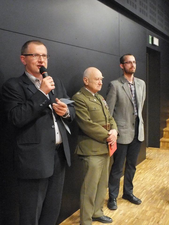 Od lewej: Marek Kulpa, porucznik Henryk Atemborski i Karol Wołek.  <br/>fot.archiwum organizatora