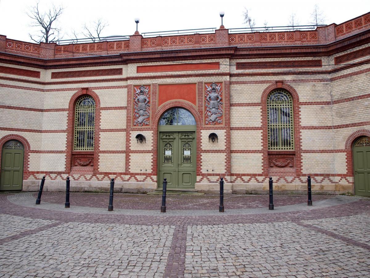 Jeszcze w tym roku przed Bramą Rycerską staną figury ułana i huzara. Pierwotnie miały być osamotnione, ale Marszałek Sejmu RP Marek Kuchciński i przewodniczący Węgierskiego Zgromadzenia Narodowego Laszlo Kover ustalili, że staną obok nich figury koni!<br/>fot.Mariusz Godos