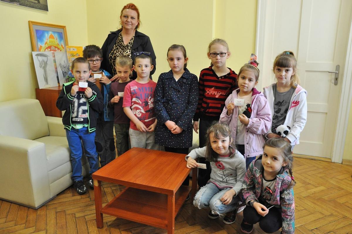 Uczniowie „piętnastki” w naszych progach z opiekunem Renatą Zawiślak.<br/>fot.Paweł Bugira
