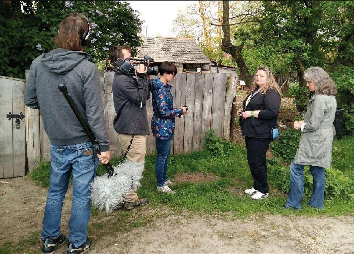 Reporterom TVN też nie udało się wejść do gospodarstwa, w którym zwierzęta przeżywają dramat. <br/>fot.TVN Uwaga!