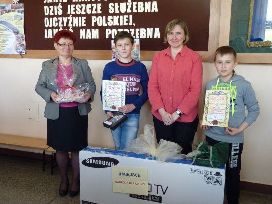 Młodzi pasjonaci historii Kacper Skubisz (po lewej) i Radosław Mołoń (po prawej).<br/>fot.Archiwum ZS w Łopuszce Wielkiej